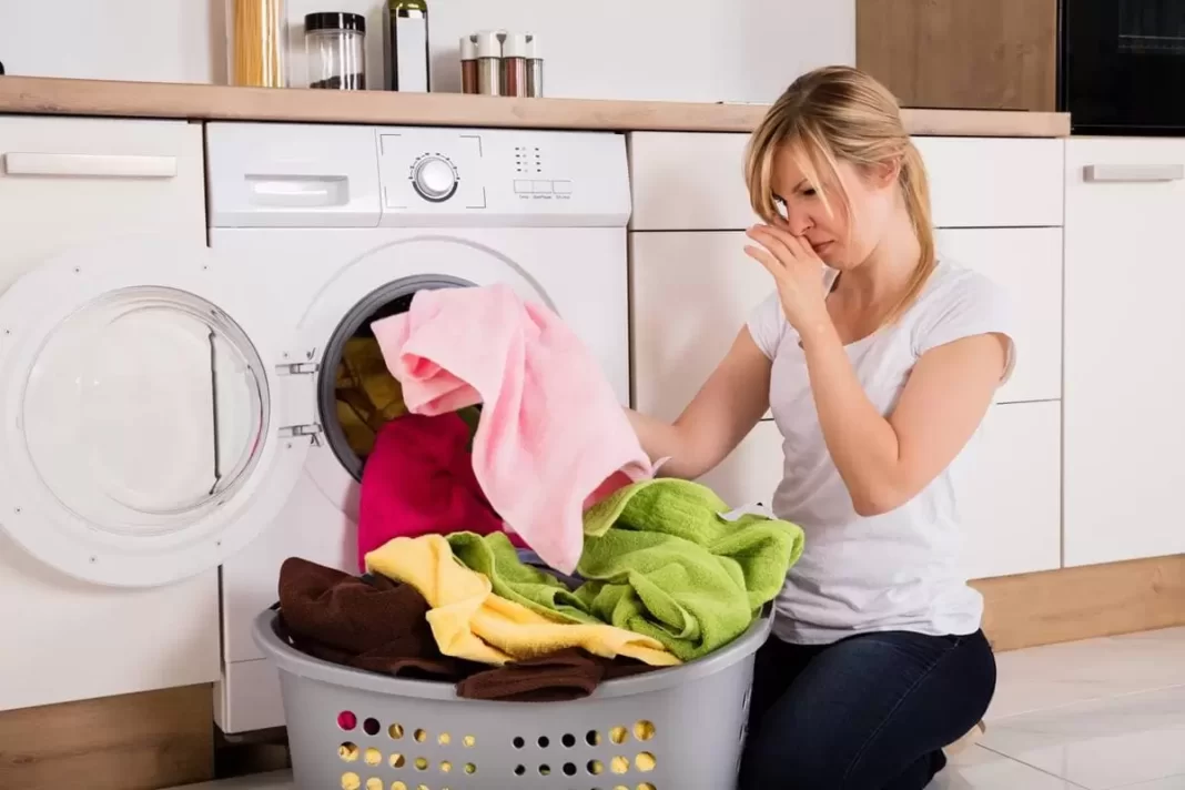 Miros urât la haine după spălare? Iată 7 soluții naturale ca să scapi definitiv