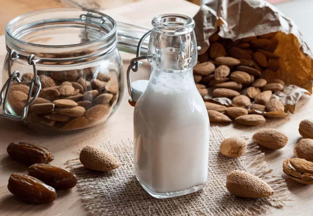 Laptele de migdale - beneficii, riscuri și cum să-l incluzi în dieta ta zilnică